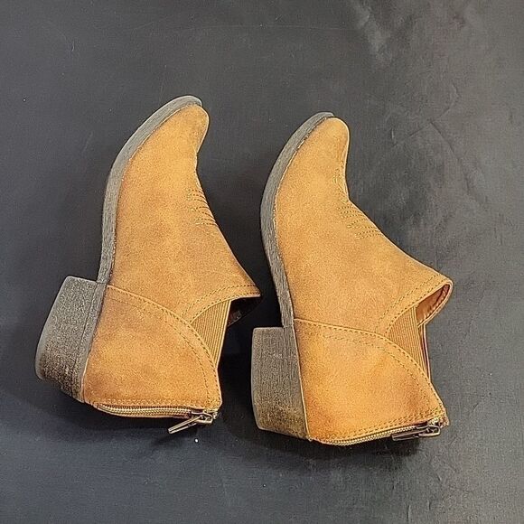 CAT&JACK BIG GIRLS SUEDE POINTED TOE BACK ZIPPER CLOSURE ANKLE BOOTIES - Picture 13 of 15